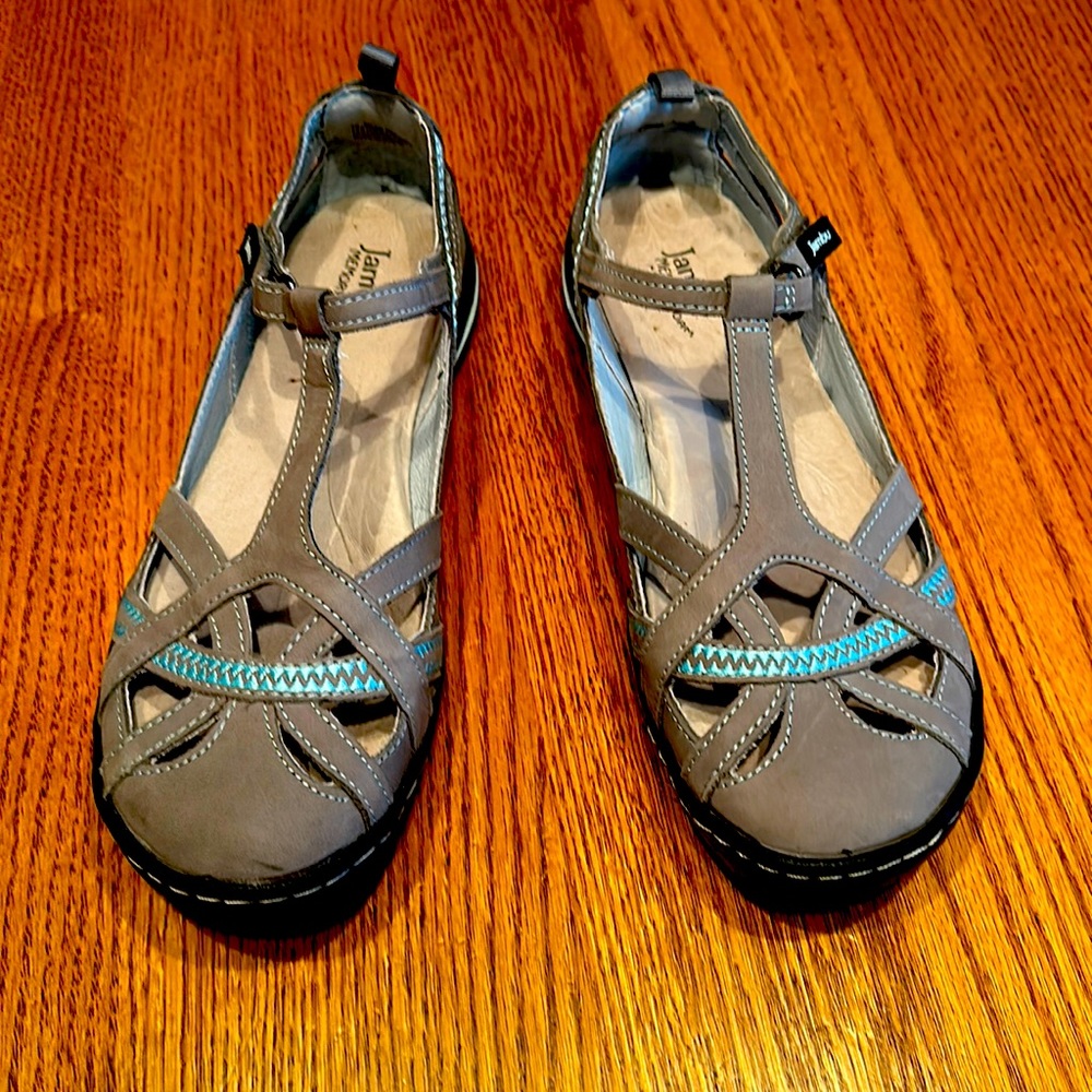 Jambu sandals